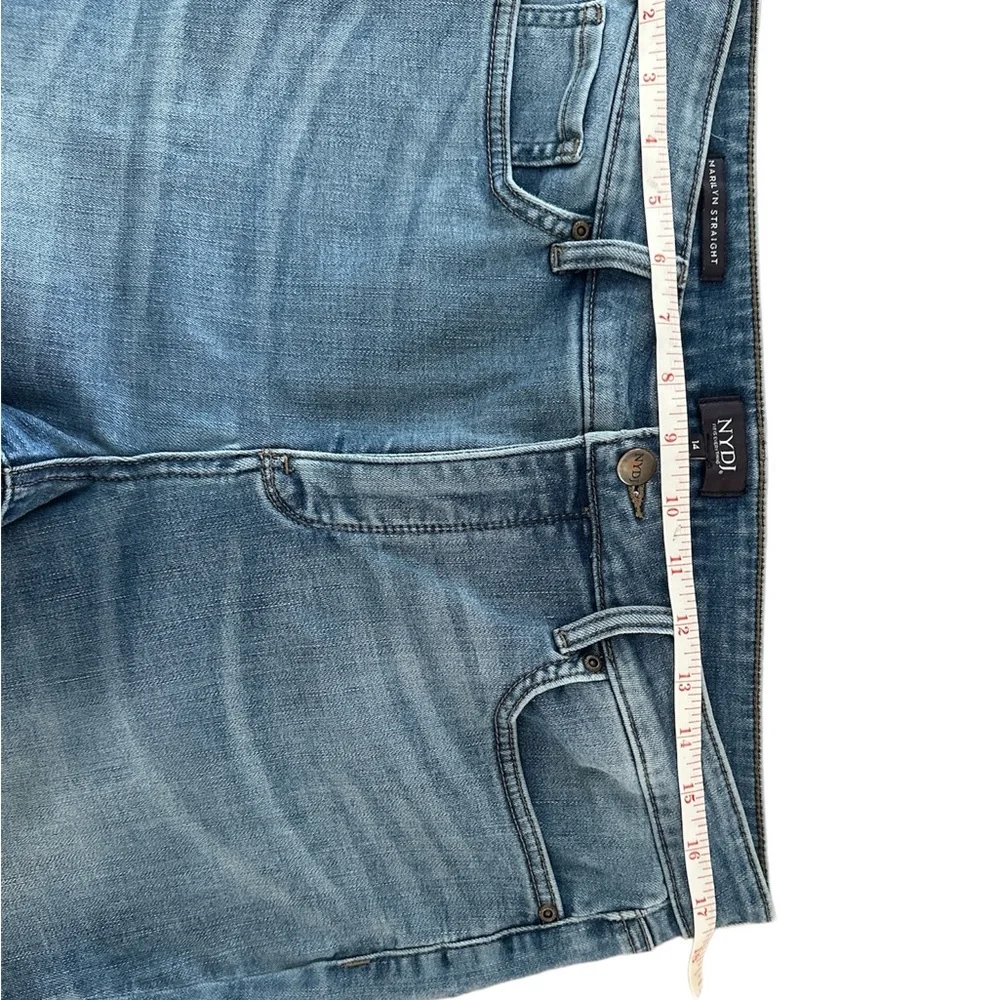 NYDJ Jeans Women's Size 14 Relaxed Straight Light Blue Liftxtuck Technology Pant